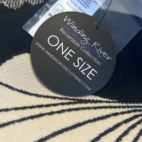 Black & Cream Large Ginkgo Reversible Scarf by Winding River - Picture 4 of 4